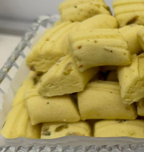 Ghraiba with pistachio